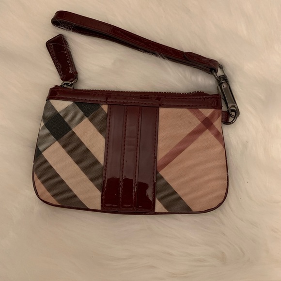 Burberry Handbags - Burberry Patent Nova Wristlet